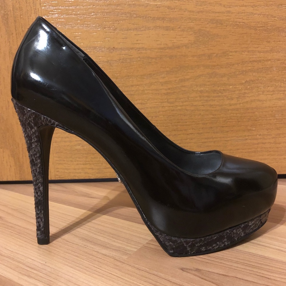 Black & Snake Skin Vera Wang heels